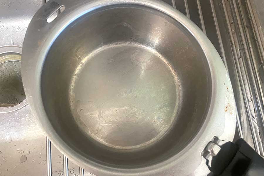 鍋底にそばは1本もくっついていなかった【写真：Hint-Pot編集部】