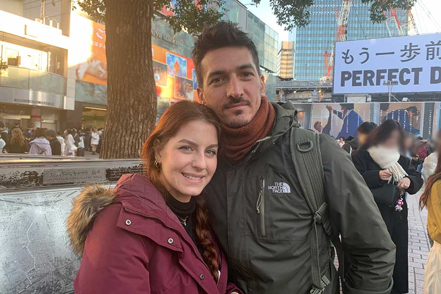 日本で年末年始を過ごしたイタリア人カップル。ダニエラさん（左）とロベルトさん【写真：Hint-Pot編集部】