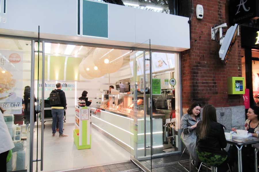 英国内の駅ナカなどに必ずある日本食チェーン店「Wasabi」【写真：Moyo】
