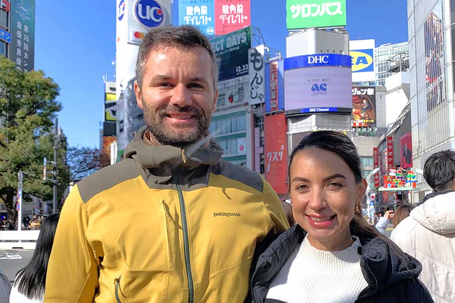 日本を旅行中のスロバキア人夫妻。アンドレイさん（左）とバルボラさん【写真：Hint-Pot編集部】