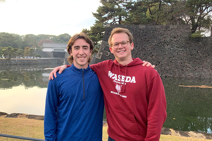 日本留学中の友人コナーさん（右）に会うため来日した米国人のゲイブリルさん（左）【写真：Hint-Pot編集部】