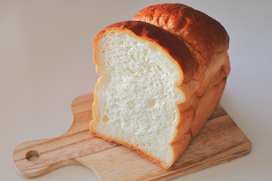 せっかくならつぶさずにカットし、おいしく食べたい食パン（写真はイメージ）【写真：写真AC】