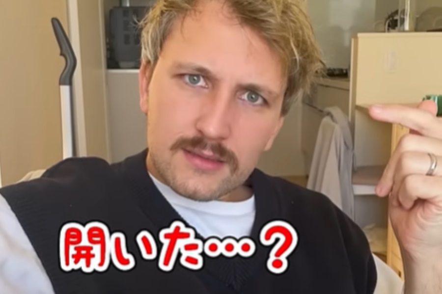 日本語学習の壁に悩む、フランス人YouTuberのオレリアン・プダさん（画像はスクリーンショット）