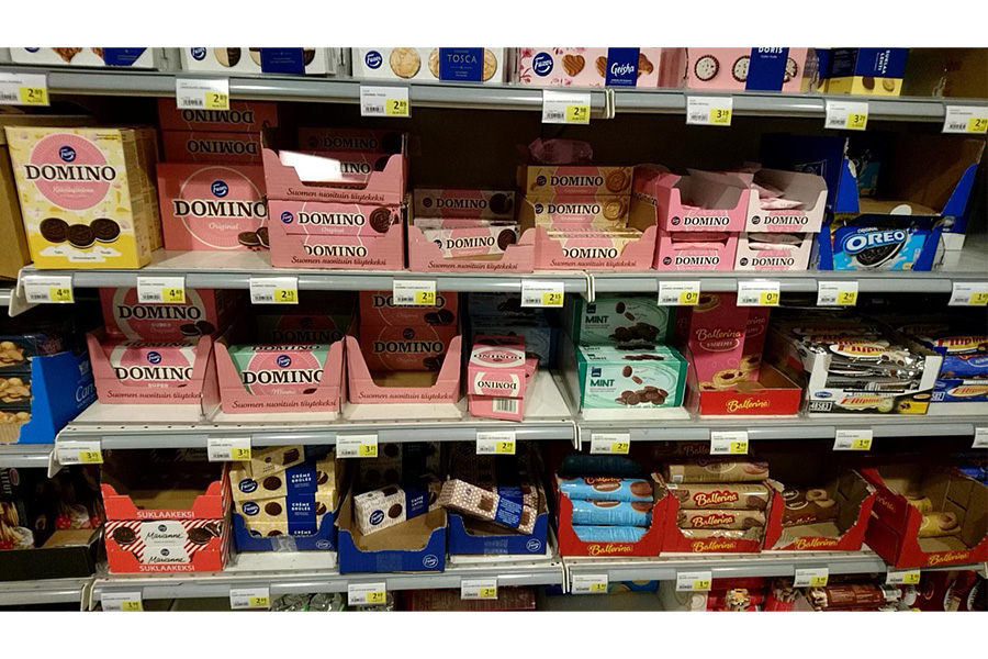 フィンランドでも、パッケージの見た目はかわいいけれど脆いお菓子の数々を発見【写真：Moyo】