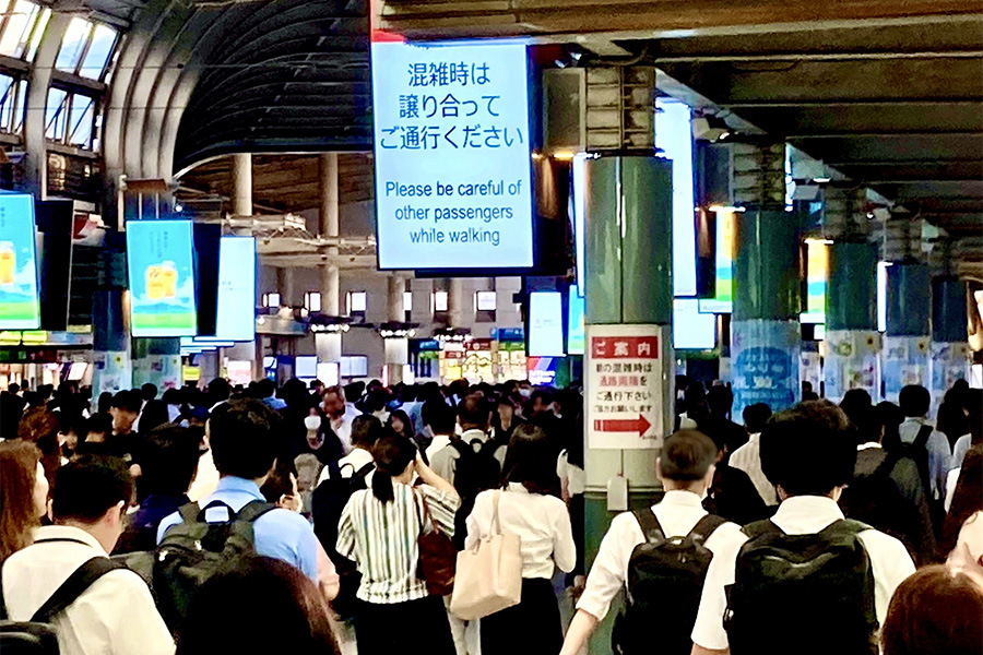 品川駅の雑踏　外国人選手が驚いた人々が列をなして行き交う様子（写真はイメージ）【写真：写真AC】