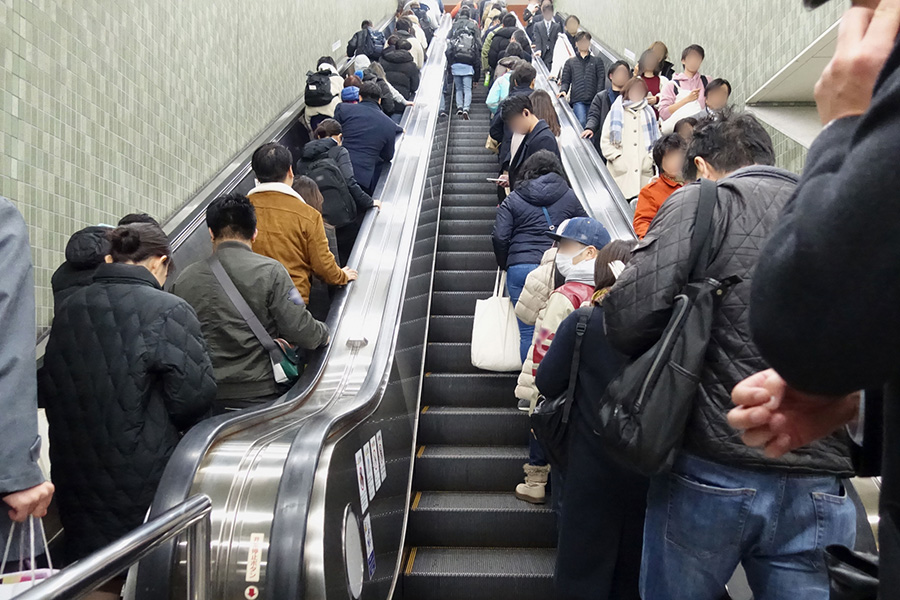 どうして片側が空いているの？　フランス人が不思議に思ったエスカレーター（写真はイメージ）【写真：写真AC】