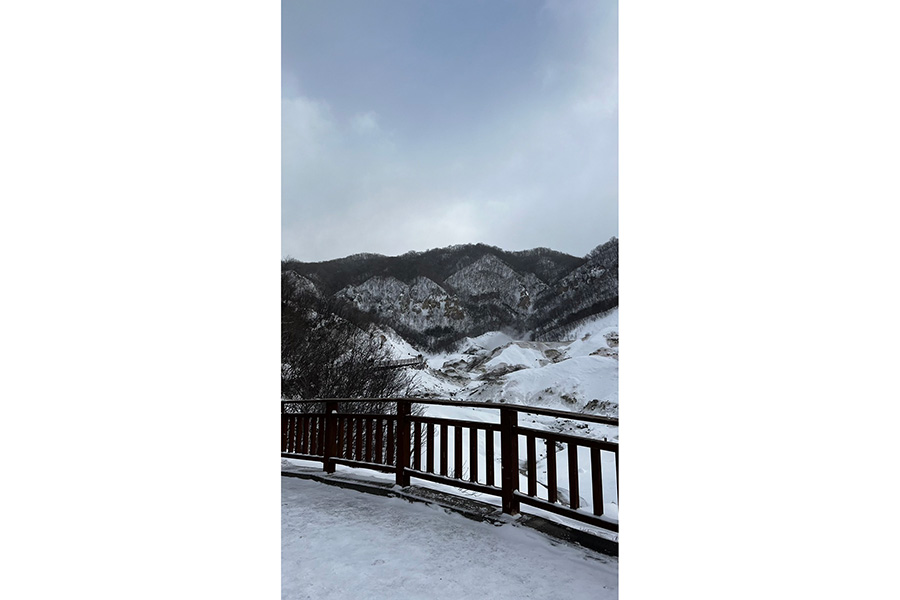 雪景色で撮影した登別温泉の地獄谷【写真提供：ユジンさん】
