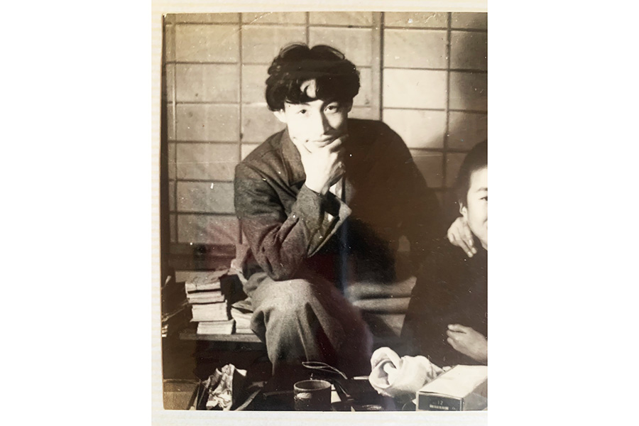 70～80年前に撮影されたAKIHITOさんの祖父【写真提供：AKIHITO（@AkihitoAll）さん】