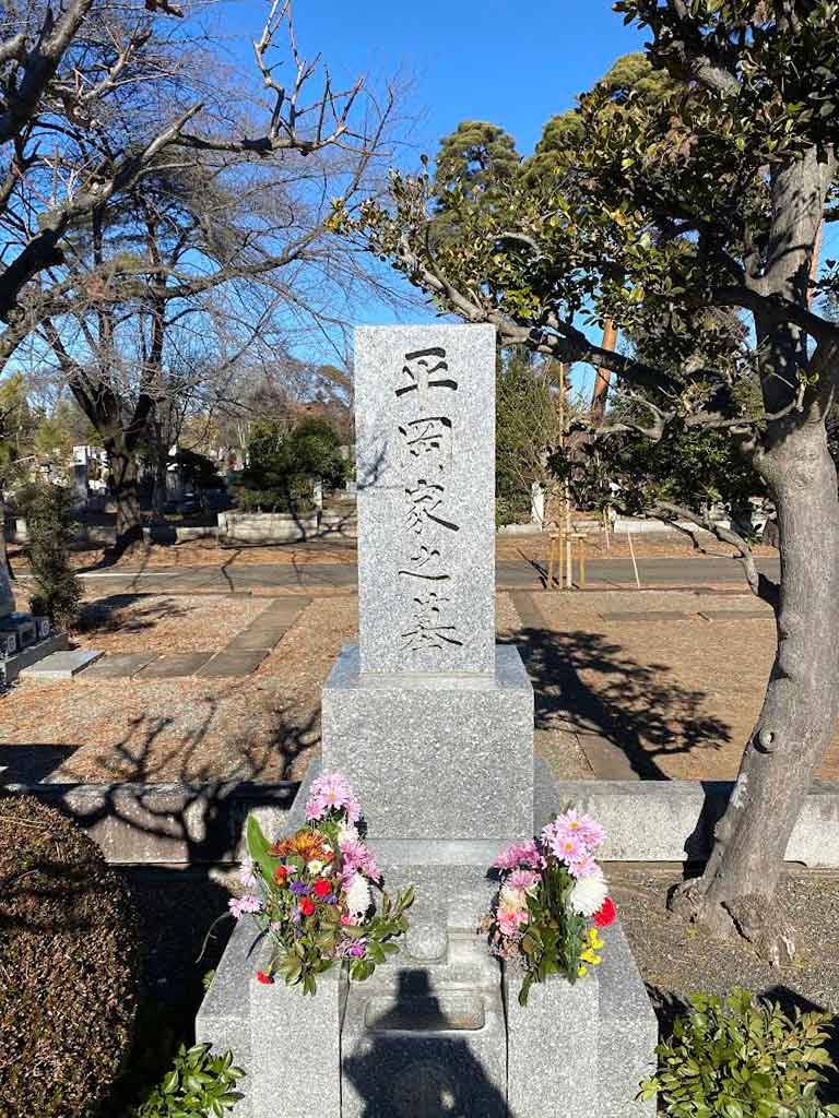 多磨霊園に眠る三島由紀夫のお墓【写真提供：ジャコモ・ジョージ】