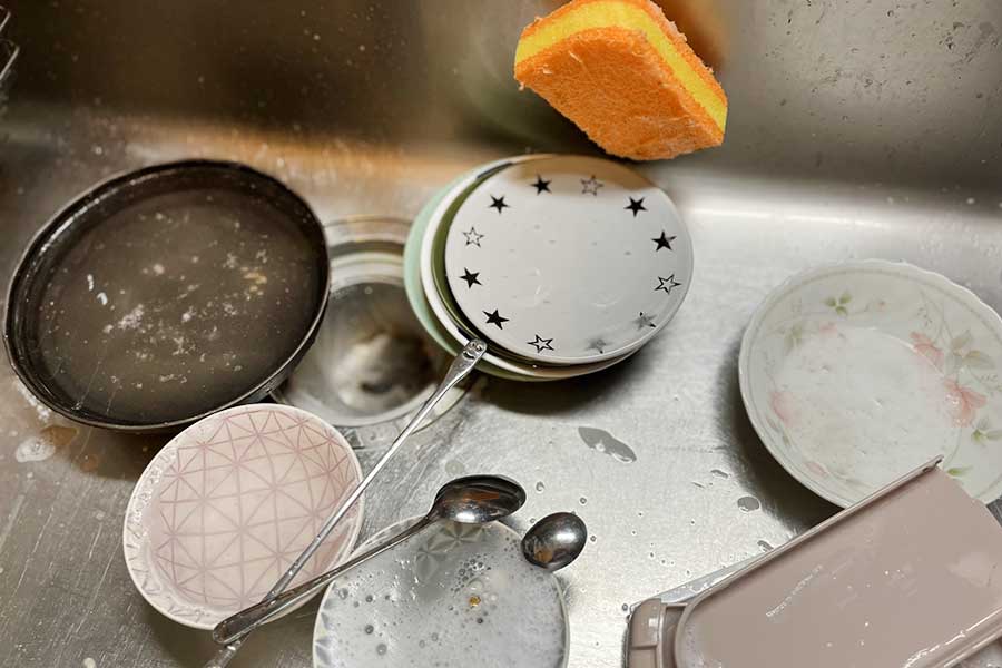 洗い物の油や水アカで汚れがちなシンク（写真はイメージ）【写真：写真AC】
