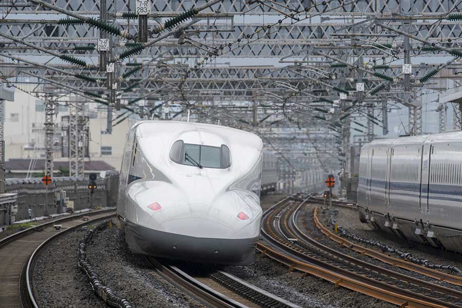 新幹線で向かった先は大阪（写真はイメージ）【写真：写真AC】