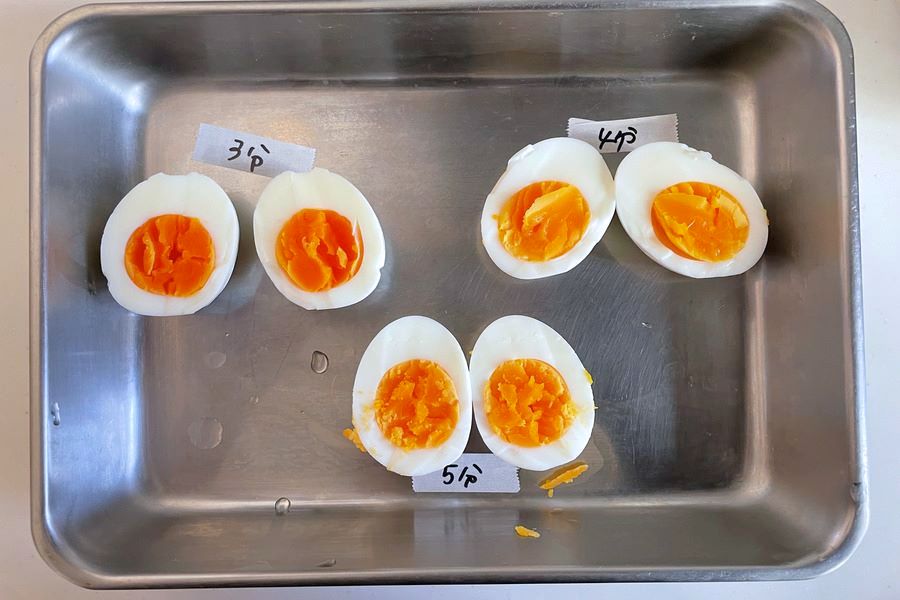 それぞれの時間で蒸した卵【写真：Hint-Pot編集部】