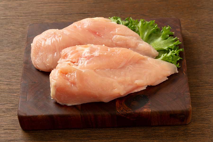 ヘルシーさで人気の鶏むね肉（写真はイメージ）【写真：写真AC】