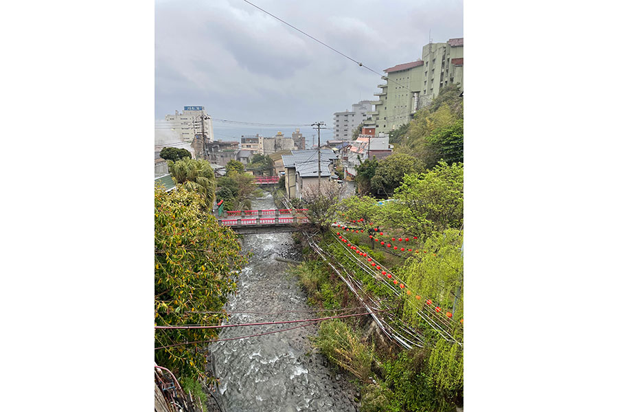 雨の熱川温泉は閑散としていた【写真：Hint-Pot編集部】