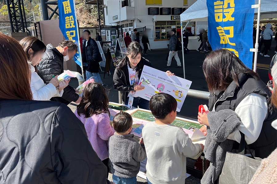 クイズ形式で子どもたちにもわかりやすく解説する高木さん【写真提供：高木真備】