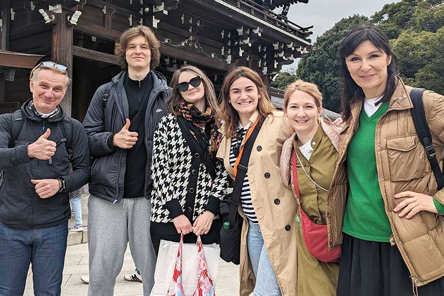 初めて日本にやってきたというポーランド人のツアーグループ【写真：Hint-Pot編集部】