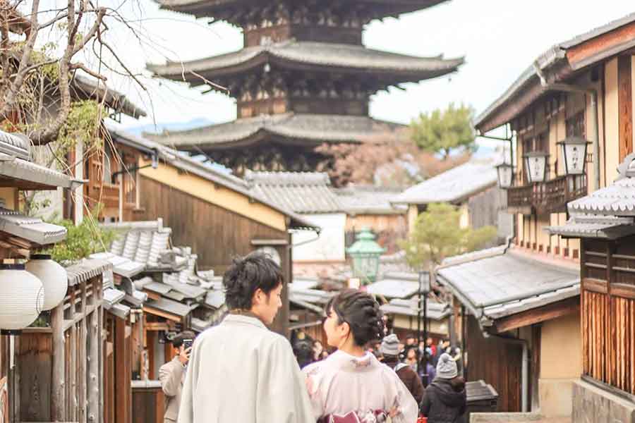 京都など古都の観光地では和服姿の人を見かけることも（写真はイメージ）【写真：写真AC】