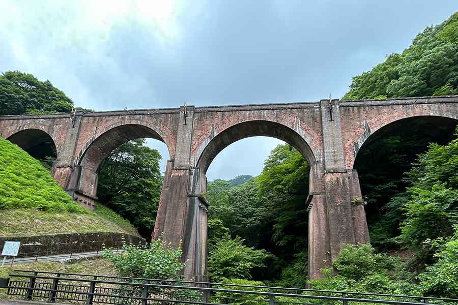 めがね橋【写真：日下千帆】