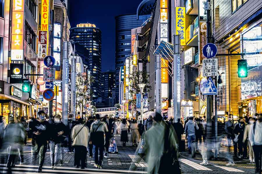 深夜営業や24時間営業の店が多い日本の夜の街に驚き（写真はイメージ）【写真：写真AC】