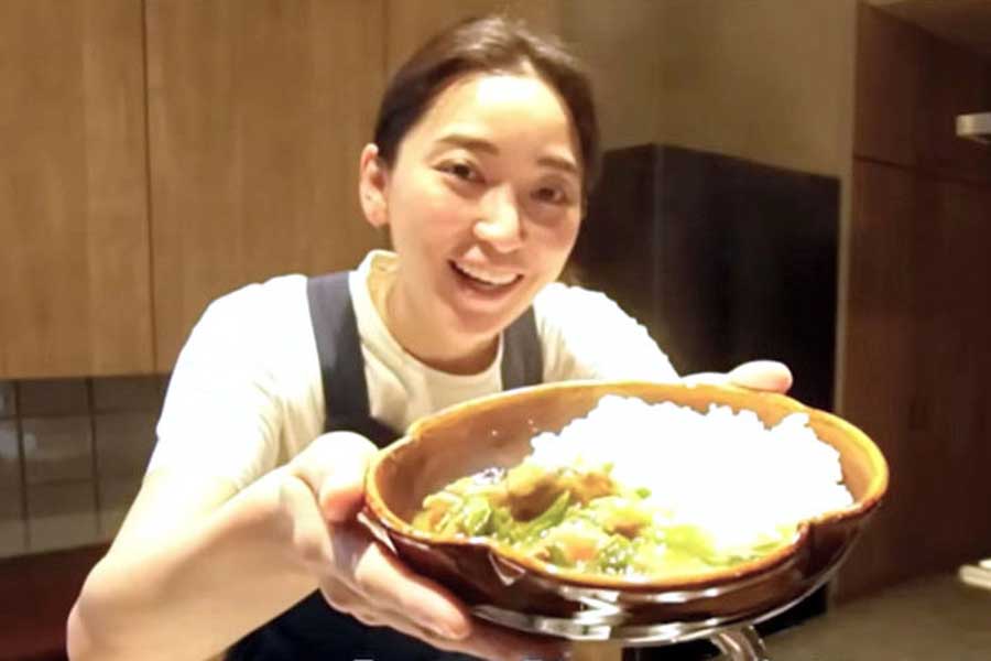 料理動画も人気の杏さん（画像はスクリーンショット）