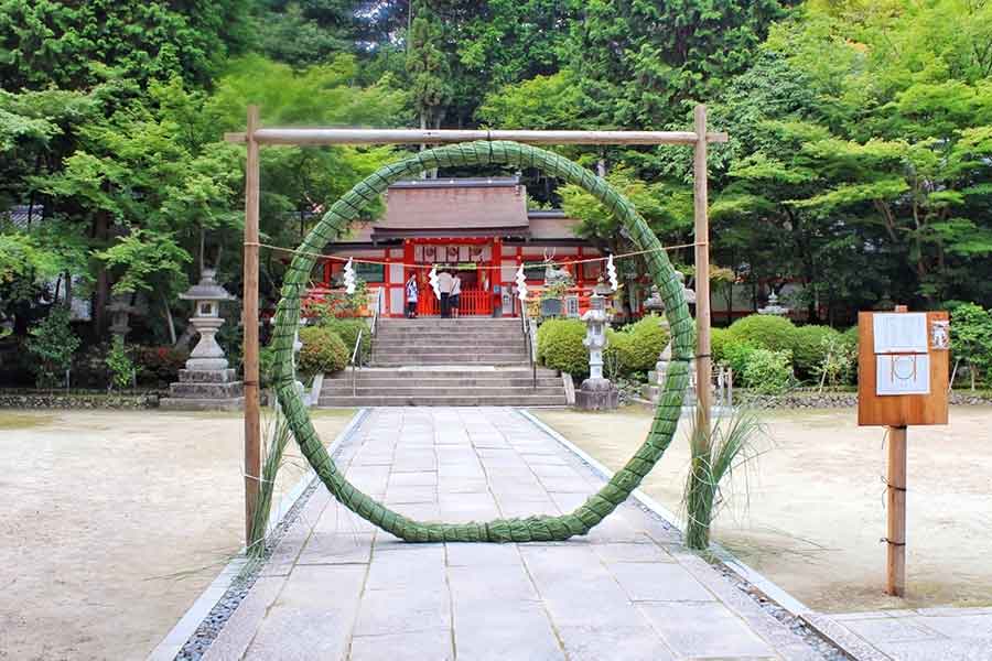 紫式部が氏神様として崇めたといわれる京都・大原野神社の茅の輪（写真はイメージ）【写真：写真AC】