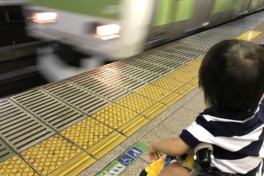 ベビーカーの電車移動に悩みは多い（写真はイメージ）【写真：写真AC】