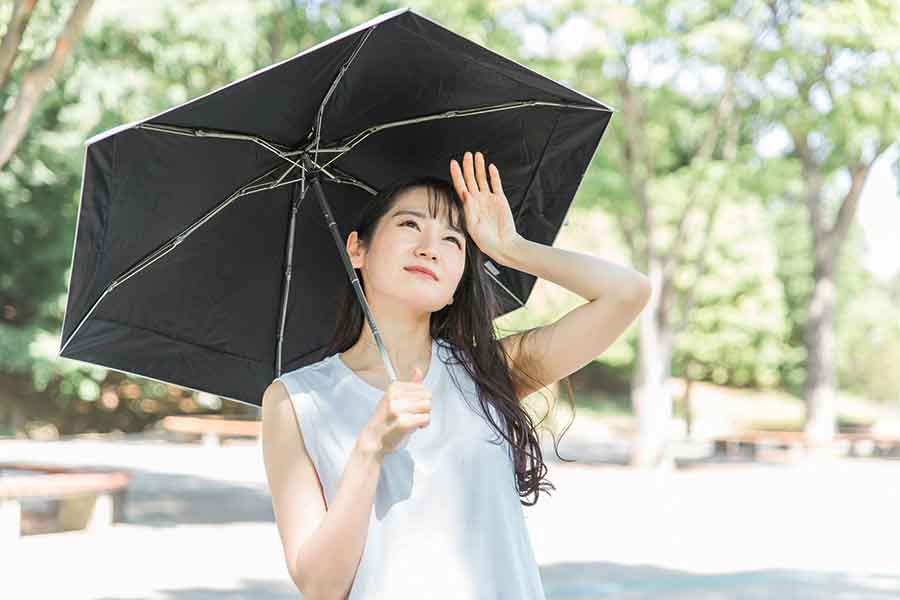 夏の厳しい日差し対策を靴下専門店が伝授（写真はイメージ）【写真：写真AC】