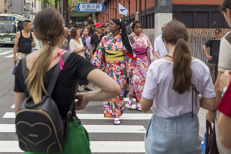 人気観光地には多くの外国人観光客の姿が【写真：Getty Images】