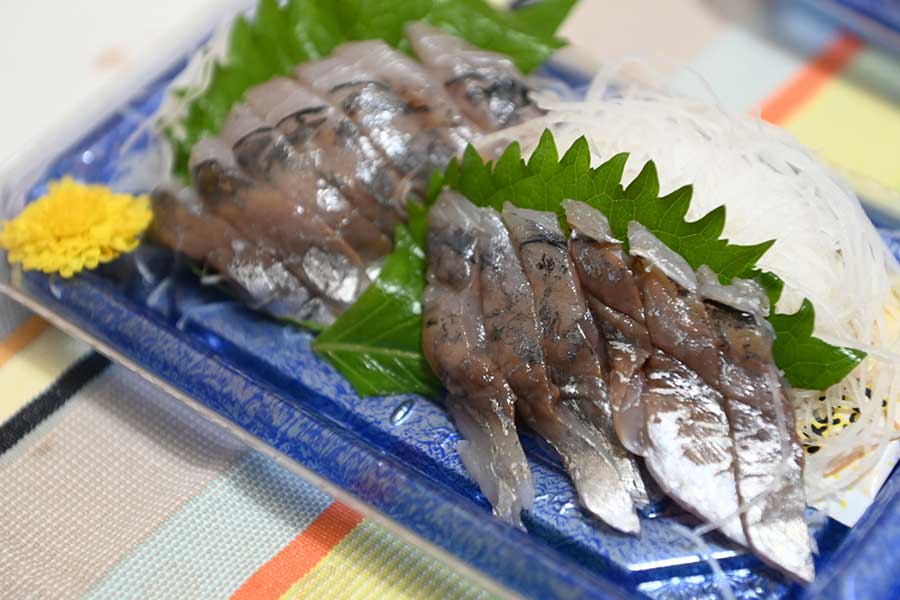 生魚を食べるときは、アニサキスによる食中毒に要注意（写真はイメージ）【写真：写真AC】