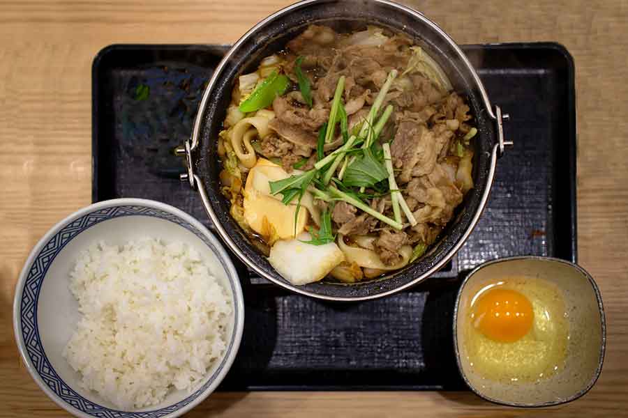 アメリカ人はすき焼きに添えられていた生卵に「食べたことないです」と興味津々（写真はイメージ）【写真：写真AC】