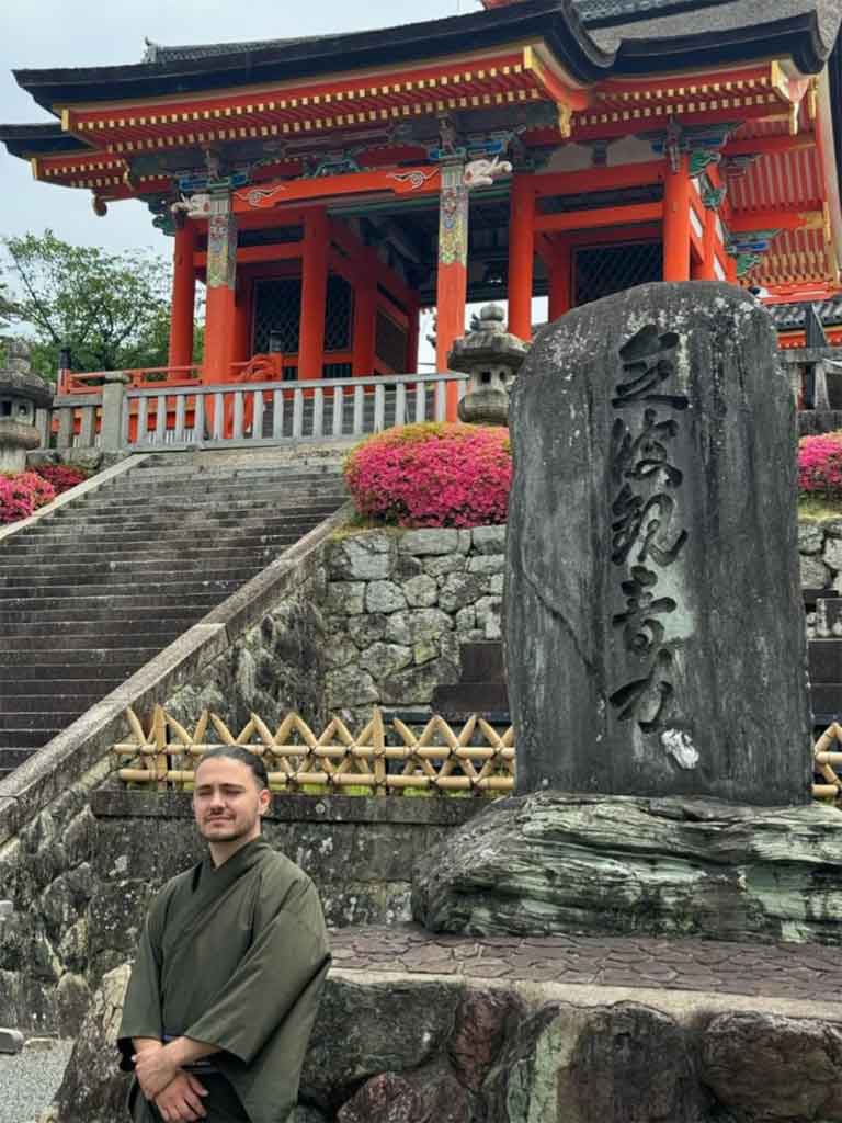 レンタル着物で清水寺へ【写真提供：マチス】