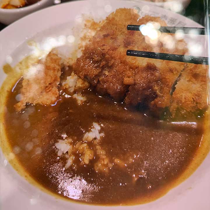 日本のカツカレーの虜に【写真提供：トーマス】