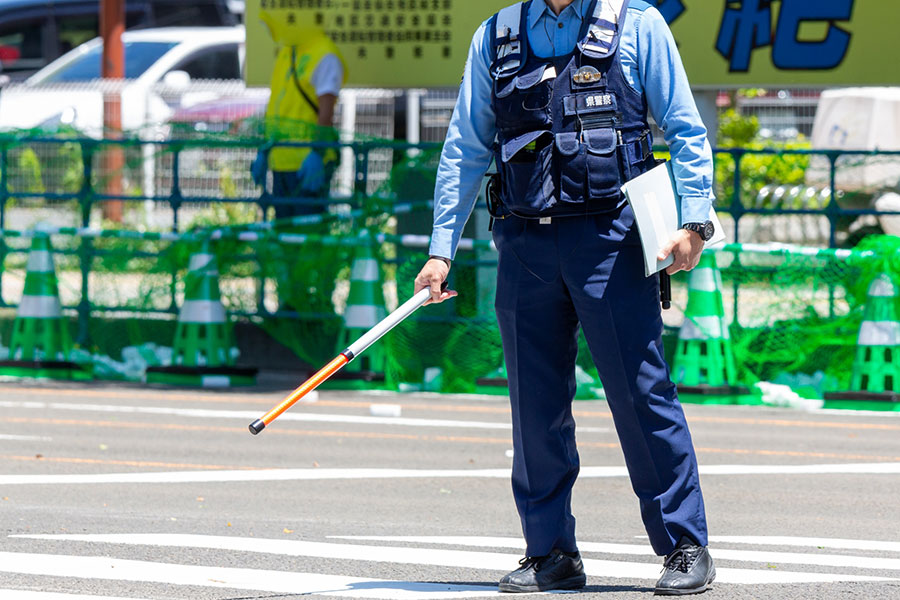 猛暑の日も公務に勤しむ警察官（写真はイメージ）【写真：写真AC】