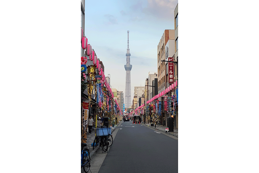 街中のお祭りの雰囲気にフランス人が感激【写真提供：ミリア】