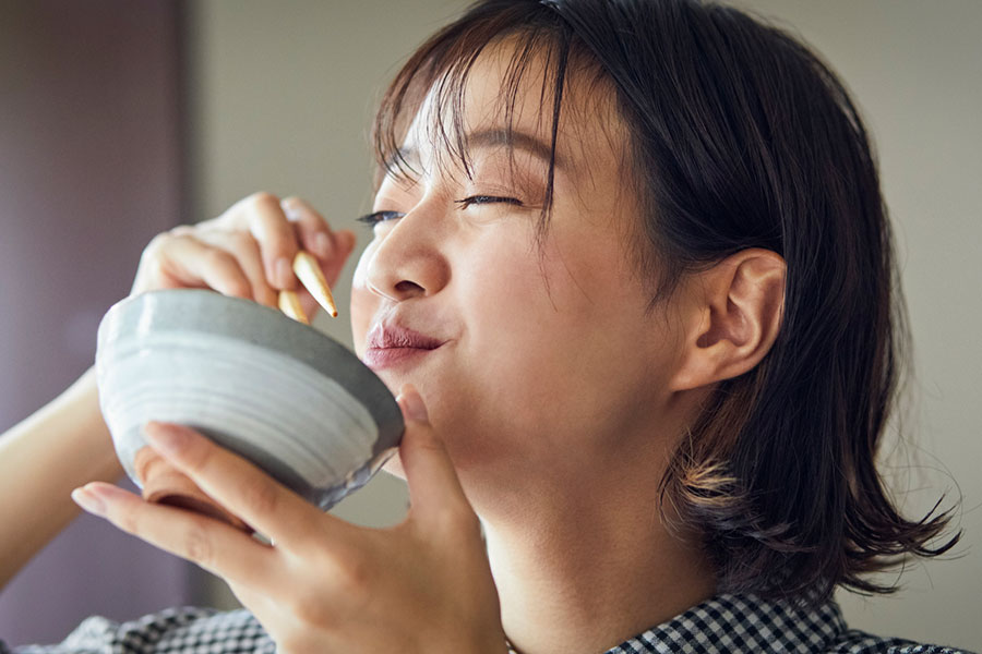 夫の帰りが遅い日のひとりごはん。メニューがすごいと話題に（写真はイメージ）【写真：PIXTA】