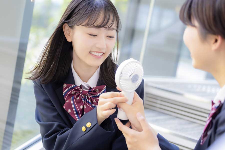 小型扇風機にびっくり（写真はイメージ）【写真：PIXTA】