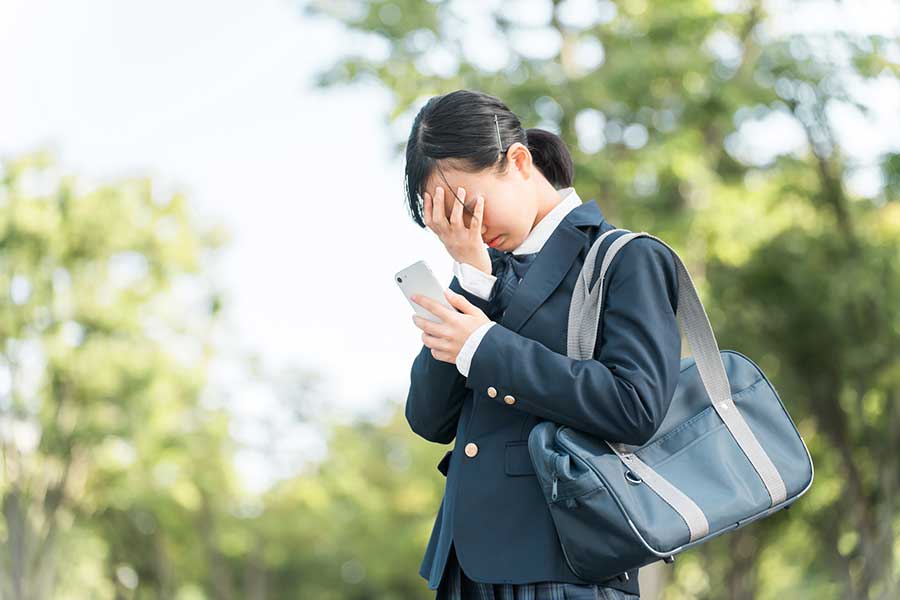 巧妙な手口で知らない間に裸の写真を撮影されている可能性も（写真はイメージ）【写真：PIXTA】