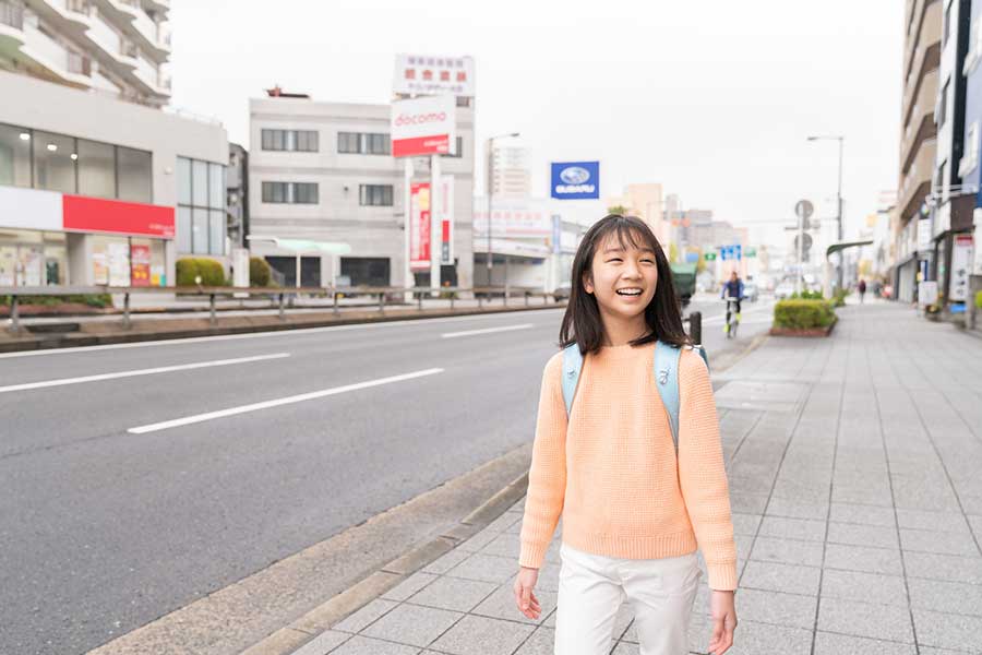 子どもがひとりで外出していることに驚き（写真はイメージ）【写真：PIXTA】