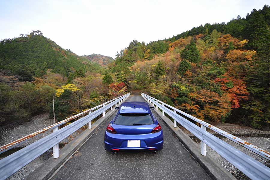 アメリカ人は日本の道路の狭さに、自動車の運転を躊躇（写真はイメージ）【写真：写真AC】