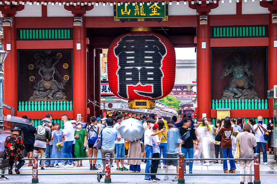 あまりの人の多さに、フランス人は浅草寺での記念撮影にひと苦労（写真はイメージ）【写真：PIXTA】