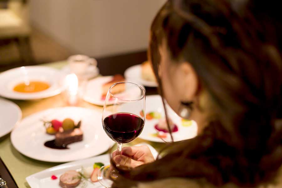 フランス料理というと、豪勢で品数豊富なイメージが強い。実際は？（写真はイメージ）【写真：PIXTA】