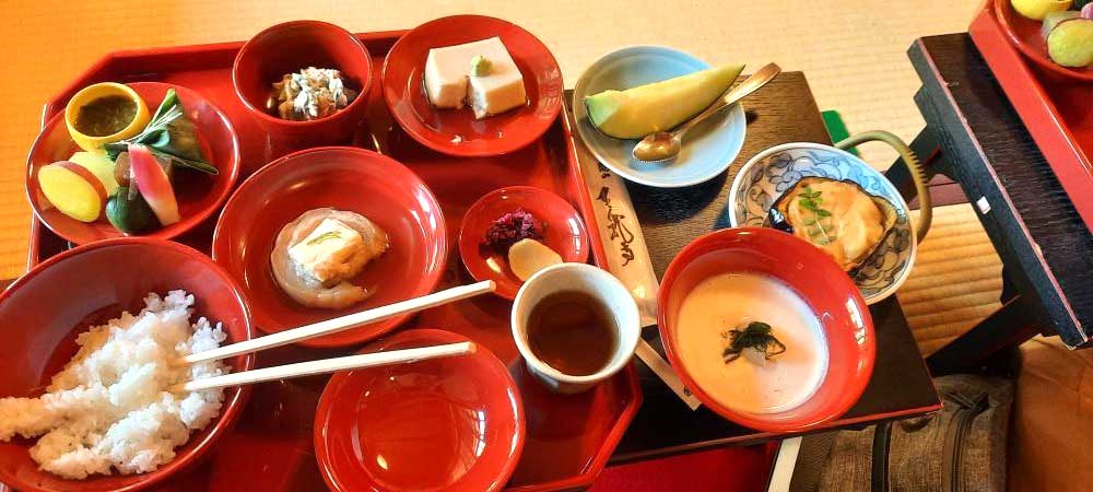 繊細な味わいと見た目の工夫に感激。京都でトライした精進料理【写真提供：コーナー】