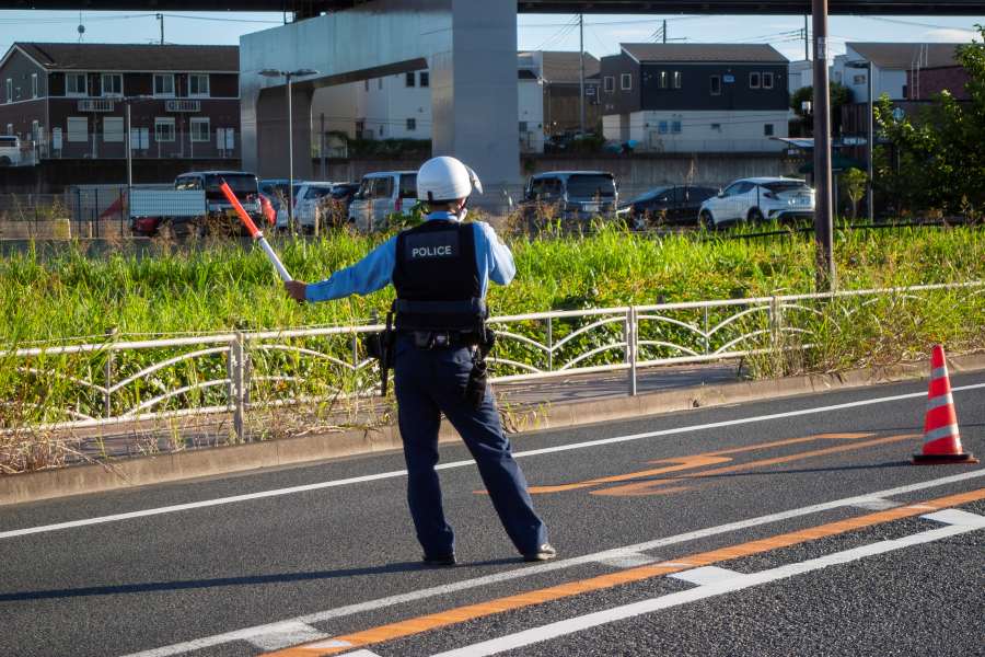 交通事故の防止でも活躍する警察官（写真はイメージ）【写真：PIXTA】