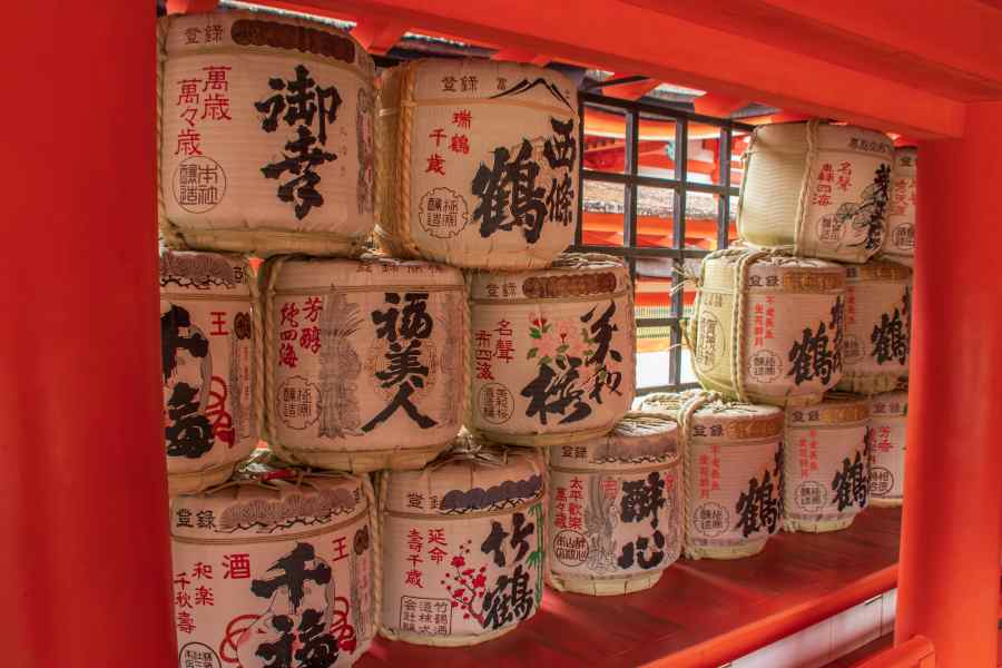 「きれいに並べてられているのが、本当に美しかったです」と絶賛した、神社に奉納されている酒樽（写真はイメージ）【写真：PIXTA】