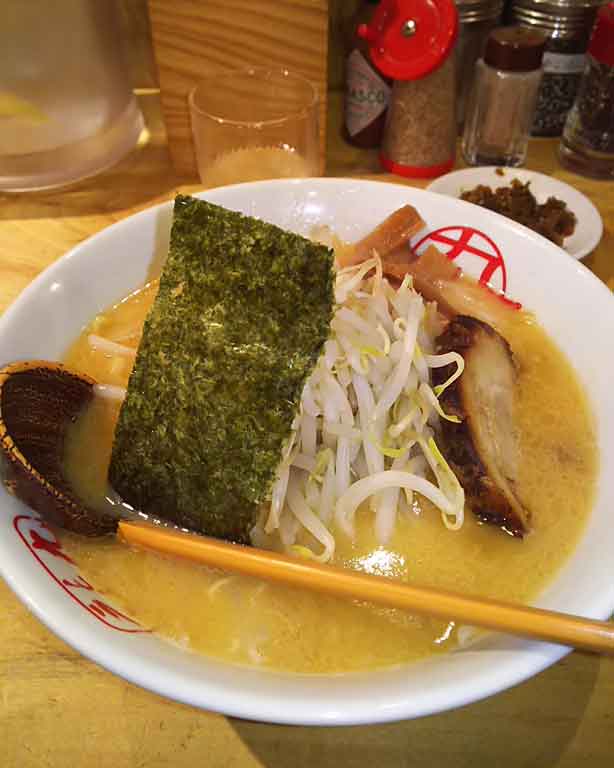 外国人に人気のラーメン。日本の食事は「サイズが、ちょうど良い」のも魅力だそう（写真はイメージ）【写真：Hint-Pot編集部】