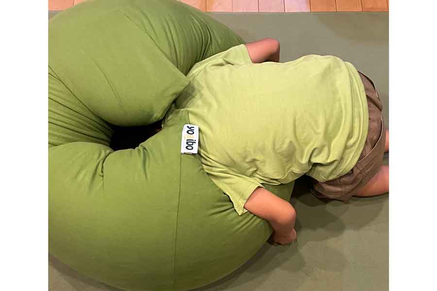 「ふと見たら息子が捕食されていた」というのも小4男児らしくてかわいい！【写真提供：まーこパパ（@maakopapa626281）さん】