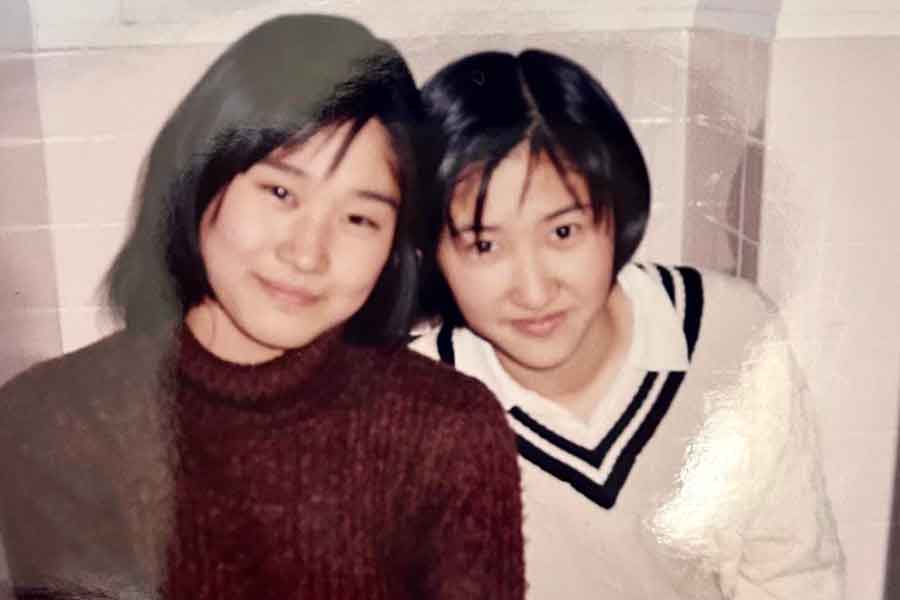 パティシエールを目指し始めたころの杉山さん（写真右）【写真提供：杉山あゆみ】