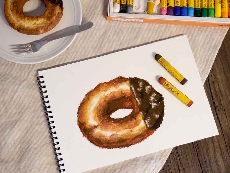 実りさんがクレパスで描いたドーナツ【写真提供:実り(@mi_84cat)さん Instagram:ameri_t84さん】