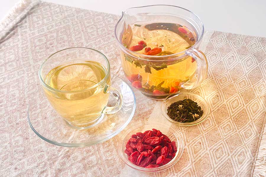 手軽にお茶に加えて【写真：かみむら佳子】