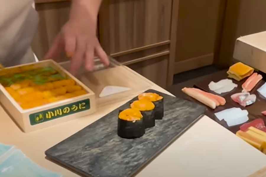 「ずっとウニを食べたくて……こういう味だったんだね」と、おいしさに感激（画像はスクリーンショット）